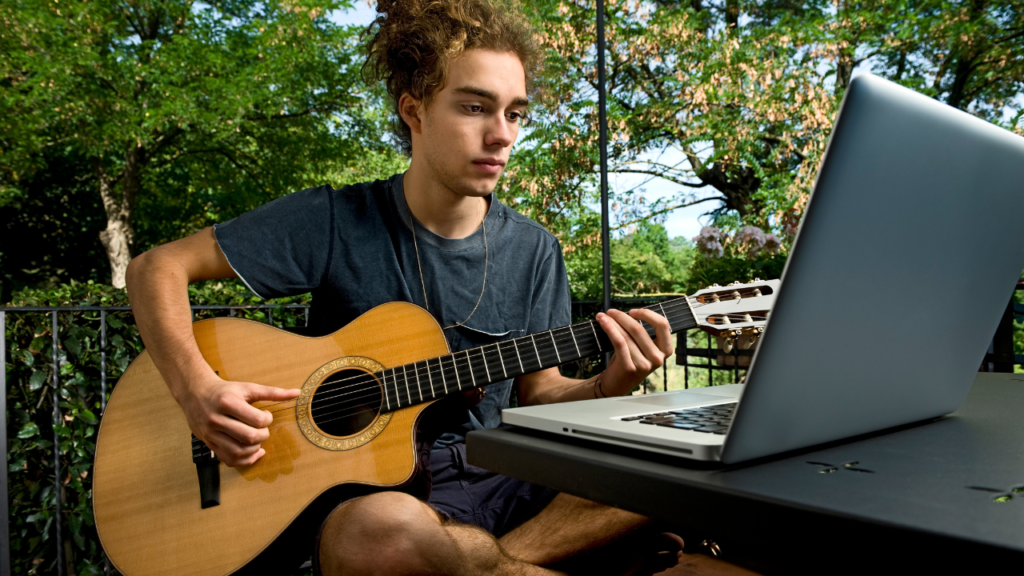 Curso de Violão online ou presencial para Iniciantes Curso de Violão online ou presencial para Iniciantes